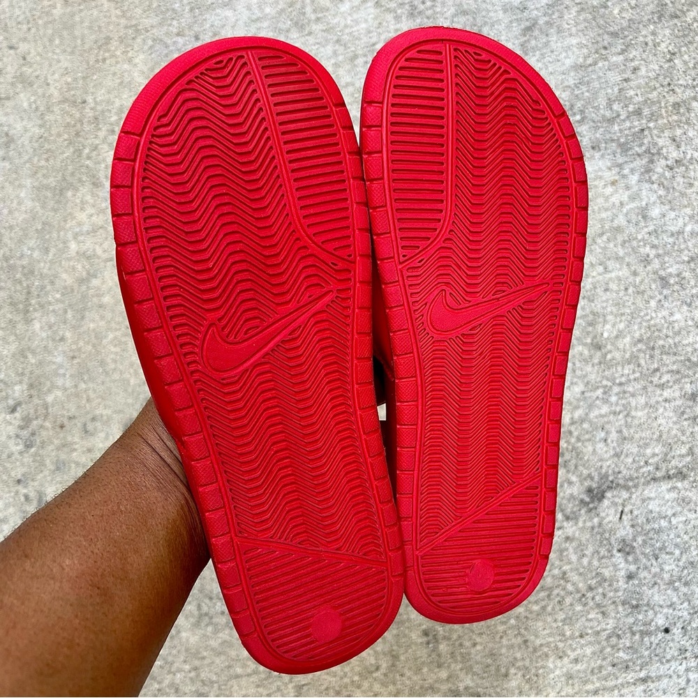 NIKE BENASSI SWOOSH SLIDES REDS WHITES FLIP FLOPS * PREVIOUSLY LOVED ITEMS * - Picture 4 of 7